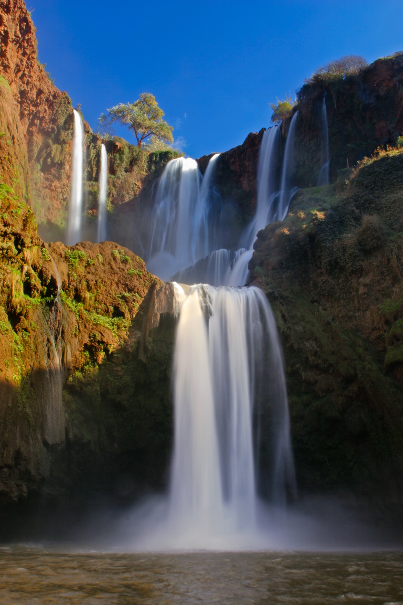 MoroccoCentralMoroccoCascadesdOuzoud.ThefastflowingwatersoftheOuzoudcascadeplungingintothegorge