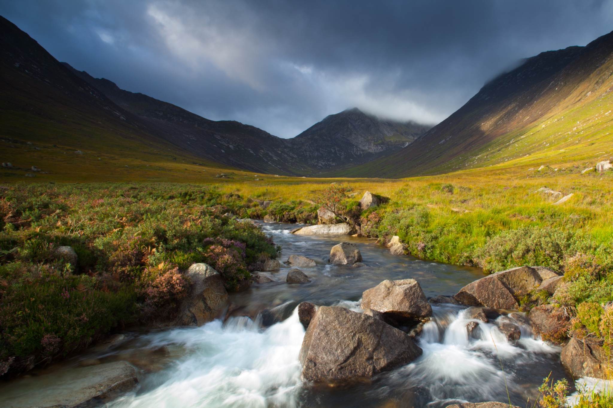 ScotlandNorthAyrshireIsleofArran.GlenSannoxaremotevalleysurroundedbymountainsontheIslandofArran