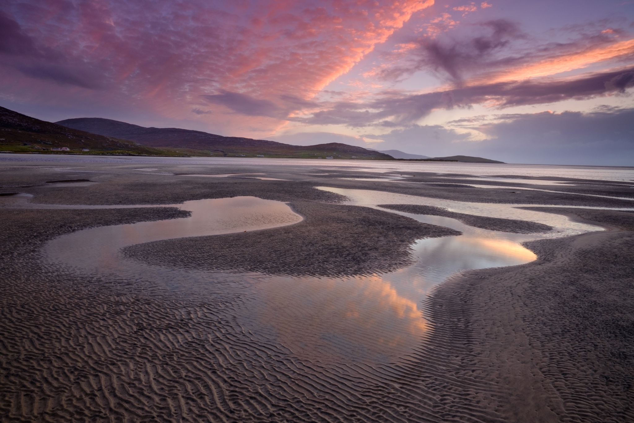 ScotlandTheIsleofHarrisSeilebost.SunsetovertheLusketyreBayontheLuskentyrepeninsulalookingtowardsSeilebost